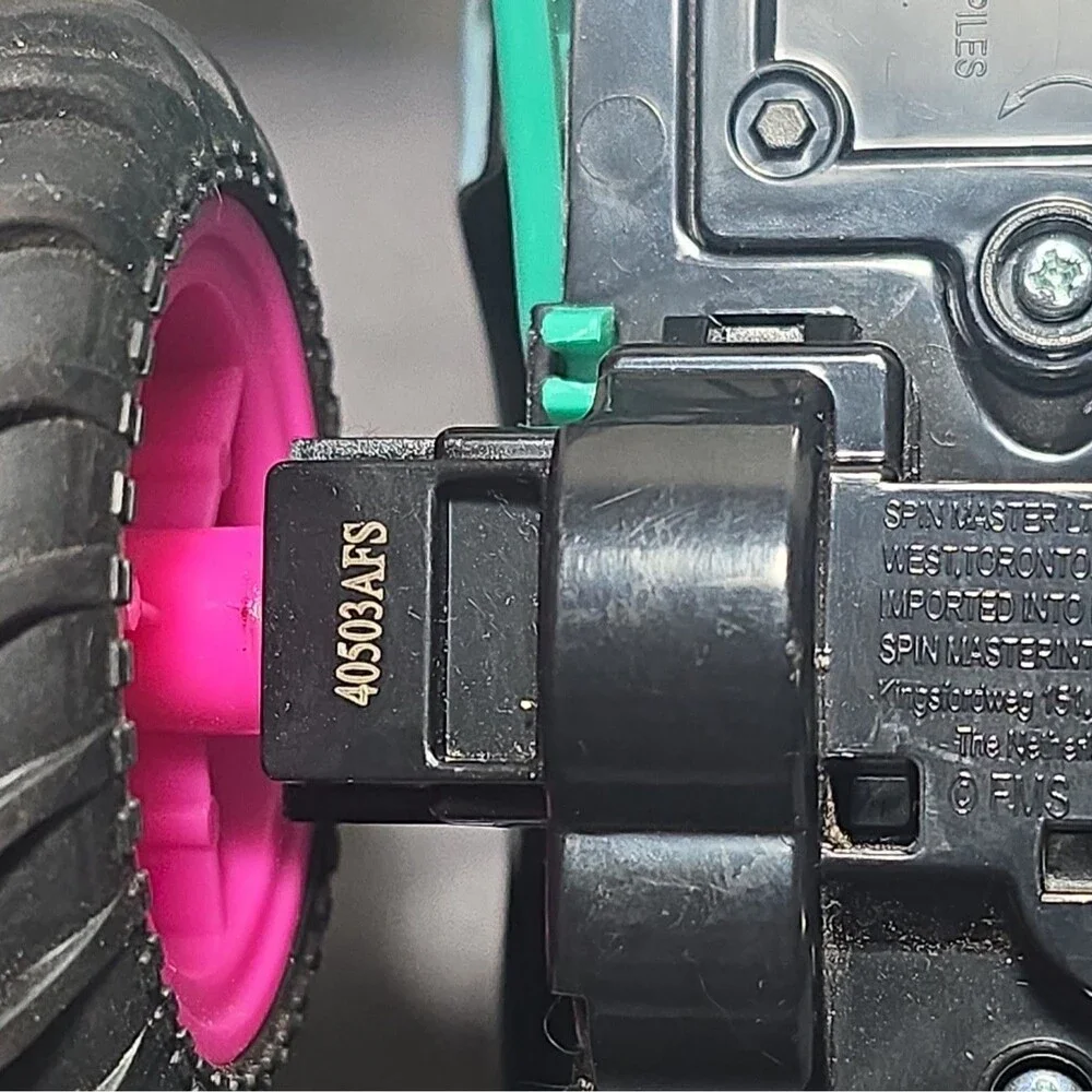 Grave Digger Nitro Neon Themed Monster Truck 1:24 No Remote 66803RX2